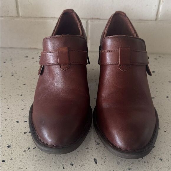 Born Rich Brown Leather Ankle Booties Boots Side Zipper Block Heel Size 7M EUC - Picture 2 of 13
